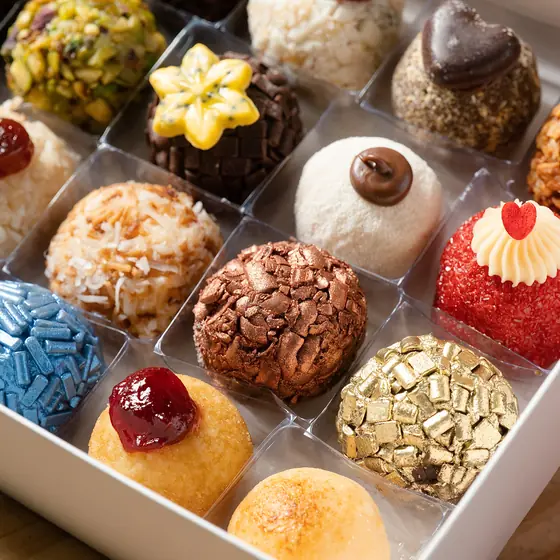 Brigadeiros gourmet Miss Gatty de perto: coco, pistache, nozes e chocolate